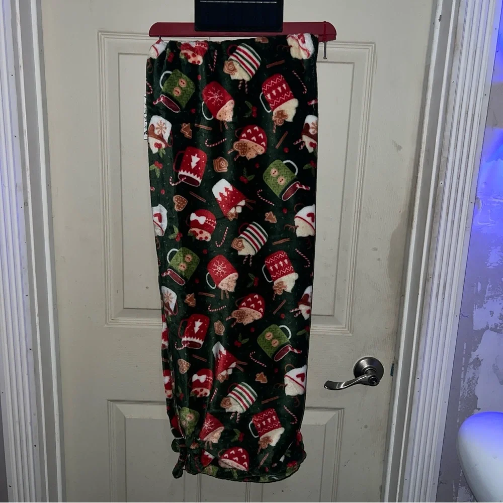 CHRISTMAS HOT BEVERAGES PLUSH THROW//50X70”//GINGERBREAD//GREEN RED WHITE